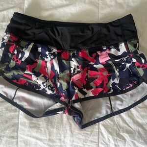 Lululemon Speed Up Short low rise 2.5 inch inseam size 4